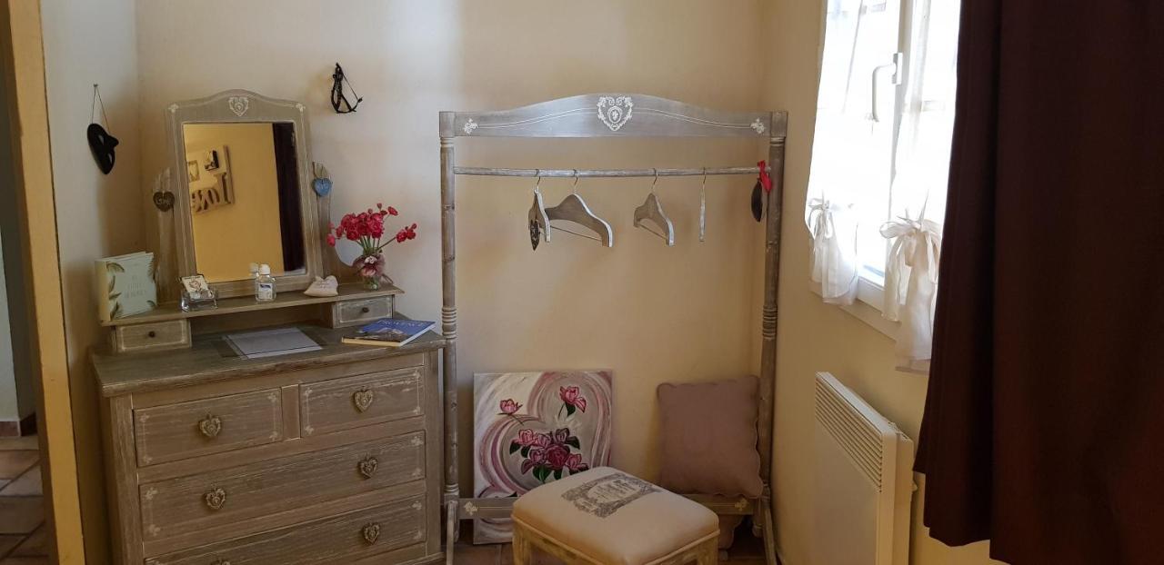 Fenetre Sur Les Alpilles Bed and Breakfast Saint-Martin-de-Crau Εξωτερικό φωτογραφία