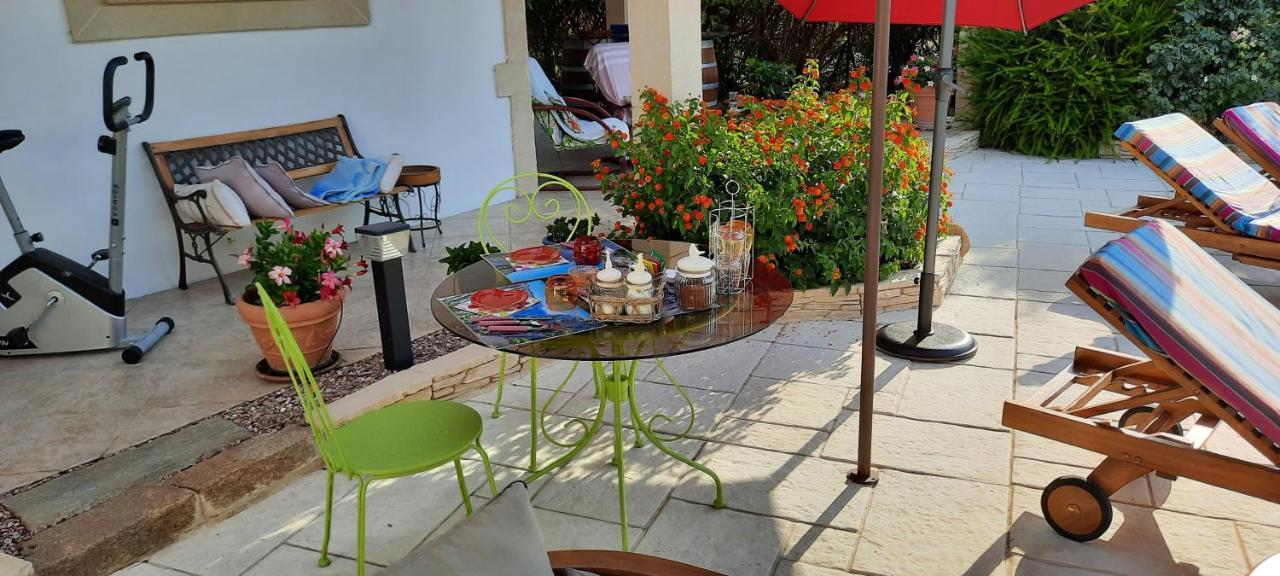Fenetre Sur Les Alpilles Bed and Breakfast Saint-Martin-de-Crau Εξωτερικό φωτογραφία