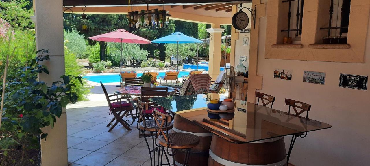 Fenetre Sur Les Alpilles Bed and Breakfast Saint-Martin-de-Crau Εξωτερικό φωτογραφία